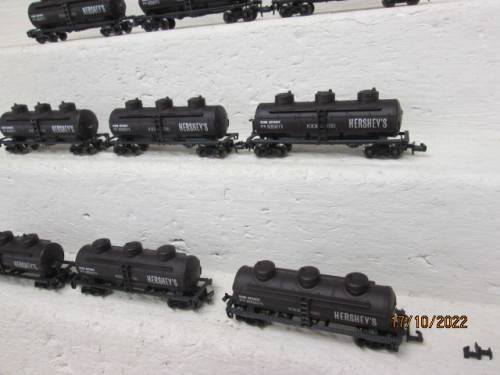 N SCALE : HERSHEYS : TRIPPLE DOME TANKERS - X9