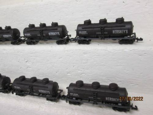 N SCALE : HERSHEYS : TRIPPLE DOME TANKERS - X9