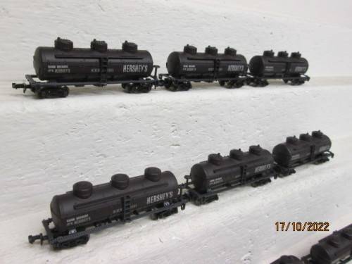 N SCALE : HERSHEYS : TRIPPLE DOME TANKERS - X9