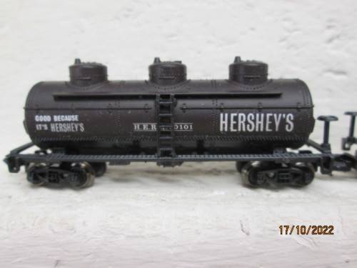 N SCALE : HERSHEYS : TRIPPLE DOME TANKERS - X9