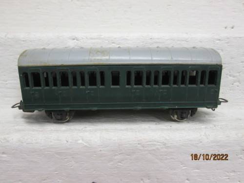 HO SCALE : LIMA : SHORT GREEN COACH
