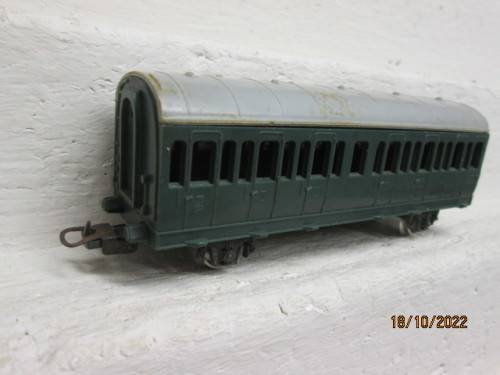 HO SCALE : LIMA : SHORT GREEN COACH