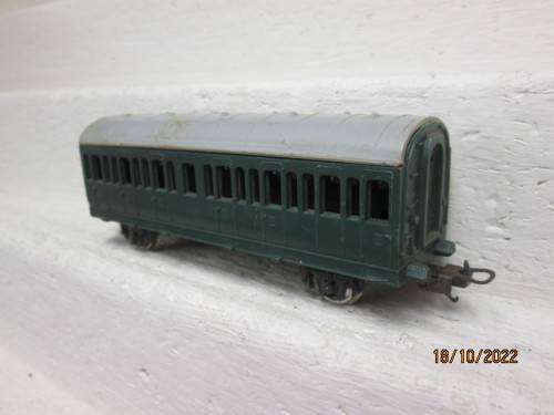 HO SCALE : LIMA : SHORT GREEN COACH