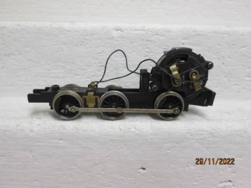 HO SCALE : LIMA : 0-6-0 STEAM LOCOMOTIVE CHASSIS ONLY