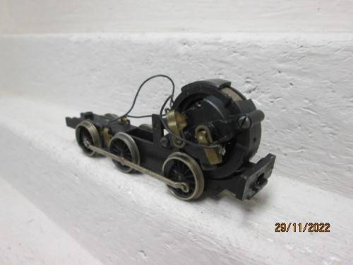 HO SCALE : LIMA : 0-6-0 STEAM LOCOMOTIVE CHASSIS ONLY