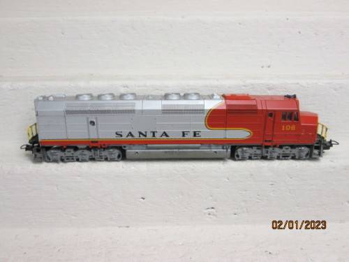HO SCALE : LIMA : FP45 - SANTE FE DIESEL  LOCOMOTIVE - BOXED