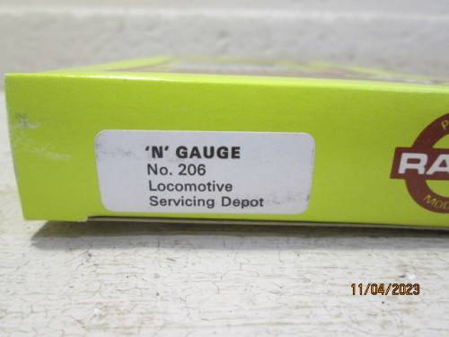 N SCALE: RATIO: LOCOMOTIVE SERVICING DEPOT - KIT - BOXED
