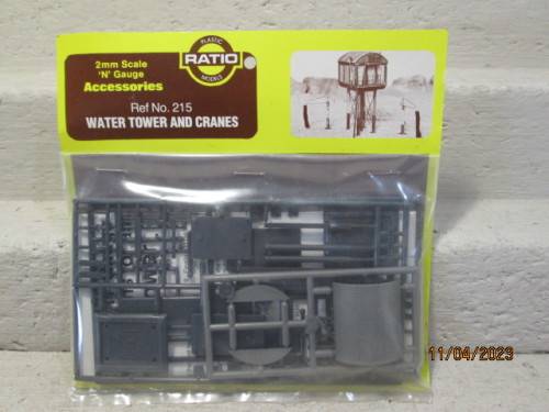 N SCALE: RATIO: WATER TOWER & CRANES - KIT - BOXED