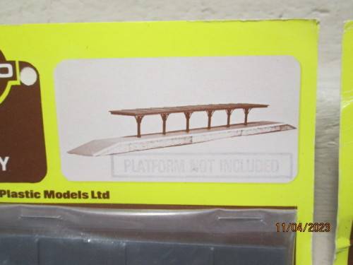 N SCALE: RATIO: FLAT ROOF CANOPY - X2  KITS - BOXED