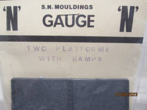 N SCALE: S.N MOULDINGS:  x3 PLATFORM WITH LEADING RAMP KITS - BOXED