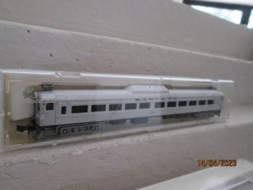 N SCALE : CON-COR : SANTE FE - POWERED RAIL CAR SET OF 3- BOXED
