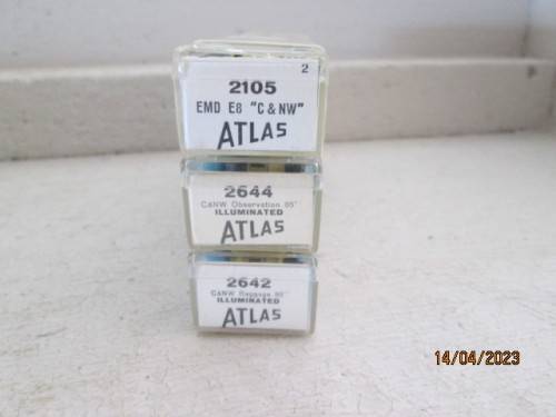 N SCALE : ATLAS : CHIGAGO AND NORTH WESTERN - DIESEL AND PASSENGER COACH SET - BOXED