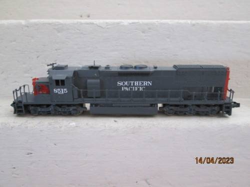 N SCALE : KEY MODEL TRAINS : SOUTHERN PACIFIC SD40T DIESEL LOCOMOTIVE - BOXED