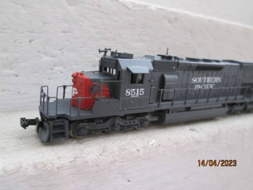 N SCALE : KEY MODEL TRAINS : SOUTHERN PACIFIC SD40T DIESEL LOCOMOTIVE - BOXED