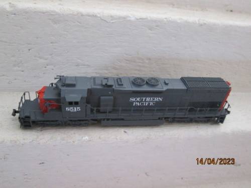 N SCALE : KEY MODEL TRAINS : SOUTHERN PACIFIC SD40T DIESEL LOCOMOTIVE - BOXED