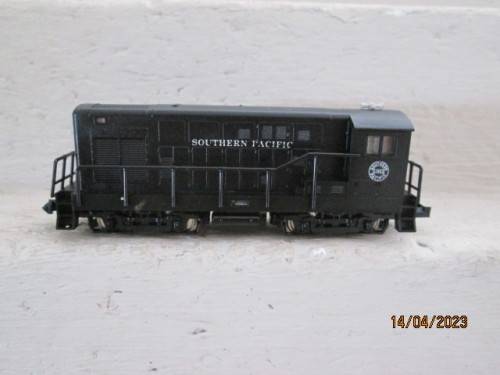 N SCALE : MINI TRIX - SOUTHERN PACIFIC DIESEL LOCOMOTIVE - BOXED