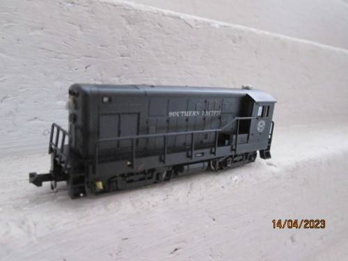 N SCALE : MINI TRIX - SOUTHERN PACIFIC DIESEL LOCOMOTIVE - BOXED