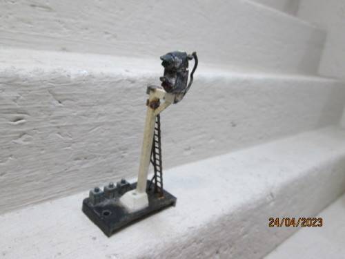 HO SCALE : VARIOUS RAIL SIGNALS -X5
