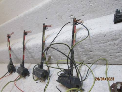 HO SCALE : VARIOUS RAIL SIGNALS -X5