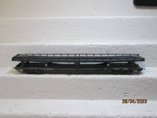 HO SCALE : LIMA : DB DARK GREEN CAR CARRIER WAGON