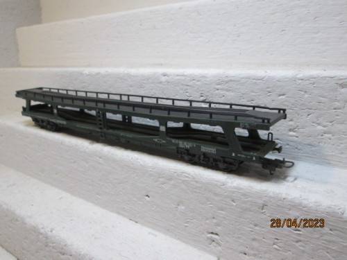 HO SCALE : LIMA : DB DARK GREEN CAR CARRIER WAGON