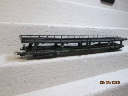 HO SCALE : LIMA : DB DARK GREEN CAR CARRIER WAGON