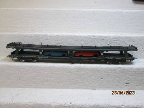 HO SCALE : LIMA : DB DARK GREEN CAR CARRIER WAGON