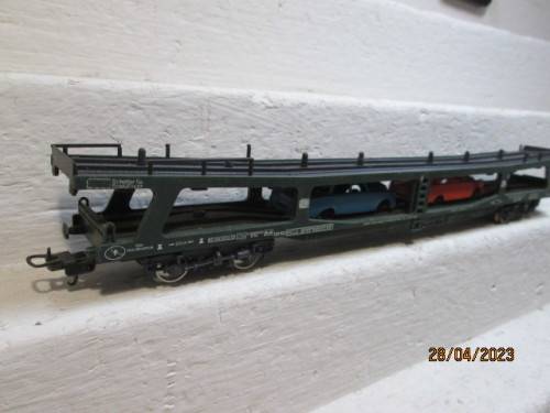 HO SCALE : LIMA : DB DARK GREEN CAR CARRIER WAGON