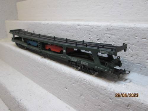 HO SCALE : LIMA : DB DARK GREEN CAR CARRIER WAGON