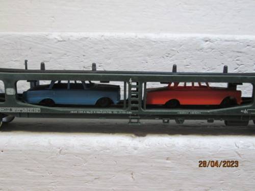 HO SCALE : LIMA : DB DARK GREEN CAR CARRIER WAGON