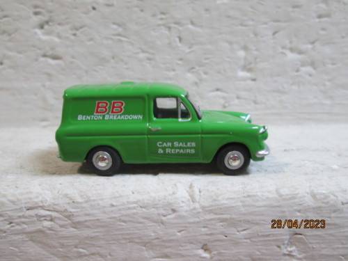 OO SCALE : OXFORD : GREEN FORD ANGLIA PANEL VAN - BOXED