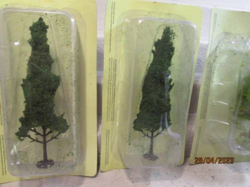 HO / OO SCALE : TREES X7 - BOXED