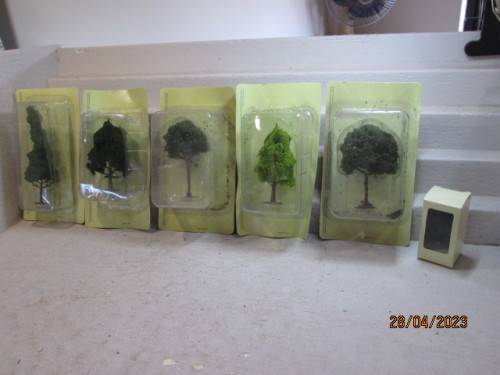 HO / OO SCALE : TREES X6 - BOXED
