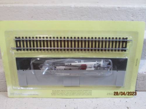 HO / OO SCALE : DOUBLE RAIL CROSSING - KIT - BOXED