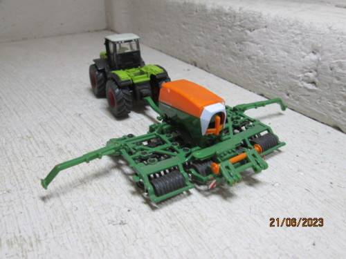 HO SCALE : SIKU :  FARM TRACTOR WITH PLANT PLOUGH - BOXED