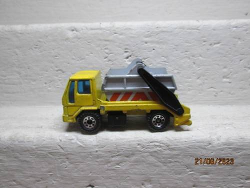 HO SCALE : MATCHBOX : FORD SKIP TRUCK