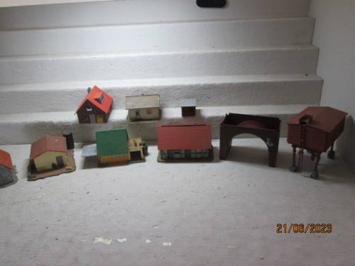 HO SCALE : HOUSES & EQUIPMENT - X9