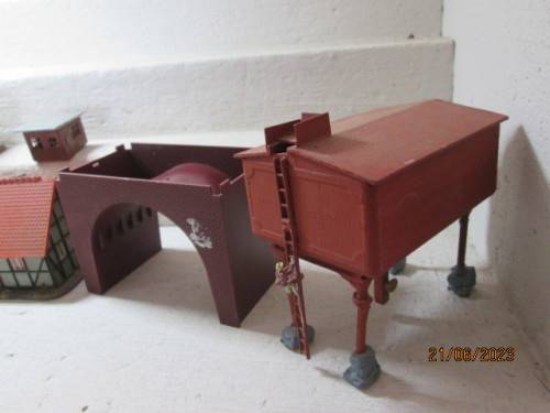 HO SCALE : HOUSES & EQUIPMENT - X9