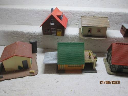 HO SCALE : HOUSES & EQUIPMENT - X9