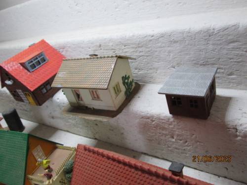 HO SCALE : HOUSES & EQUIPMENT - X9