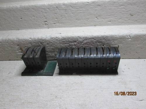OO SCALE : TRIANG : POINT SWITCHES - X13