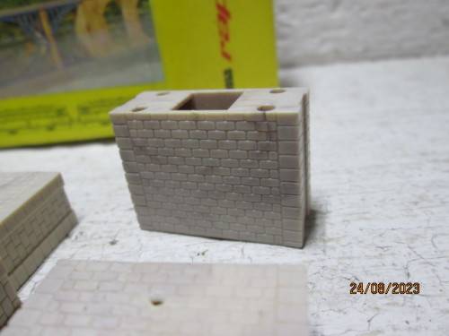 N SCALE : RAPIDO - BRIDGE SUPPORTS - X10 - BOXED - NO.622