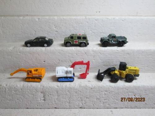 HO SCALE : ASSORTED VEHICLES - X6