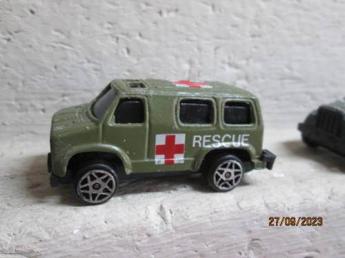 HO SCALE : ASSORTED VEHICLES - X6