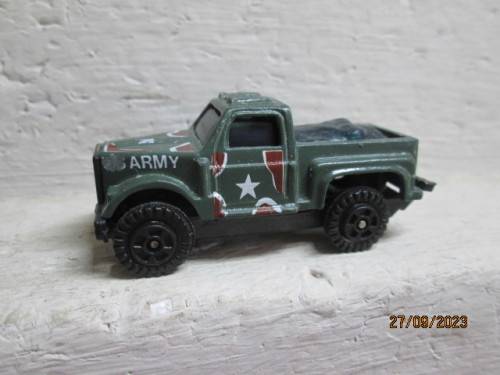 HO SCALE : ASSORTED VEHICLES - X6