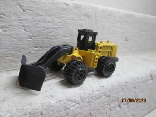 HO SCALE : ASSORTED VEHICLES - X6