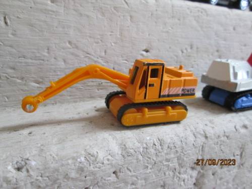 HO SCALE : ASSORTED VEHICLES - X6