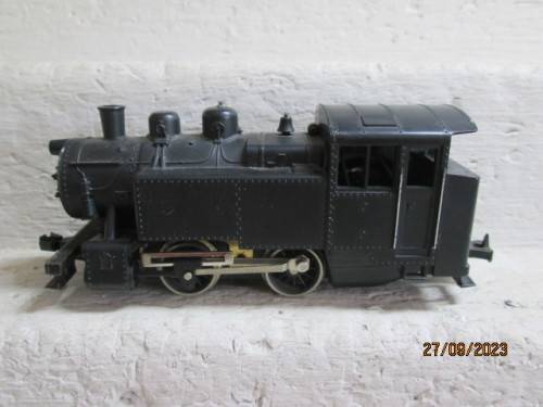 HO SCALE : LIMA - 0-4-0 STEAM LOCOMOTIVE