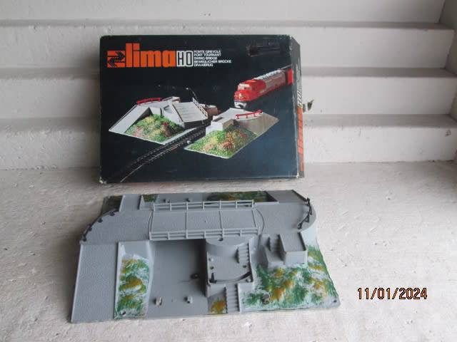 HO SCALE - LIMA - SWING BRIDGE - BOXED