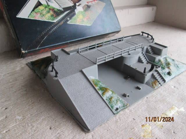 HO SCALE - LIMA - SWING BRIDGE - BOXED